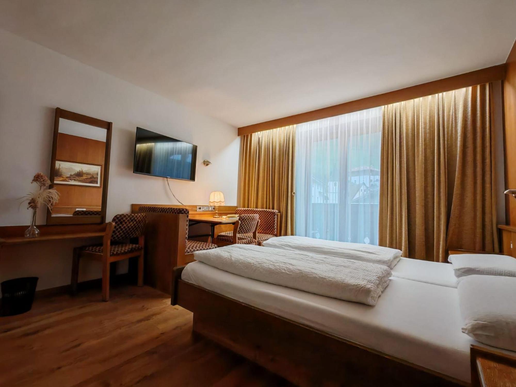 Hotel Alpenblick Sarentino Exterior photo